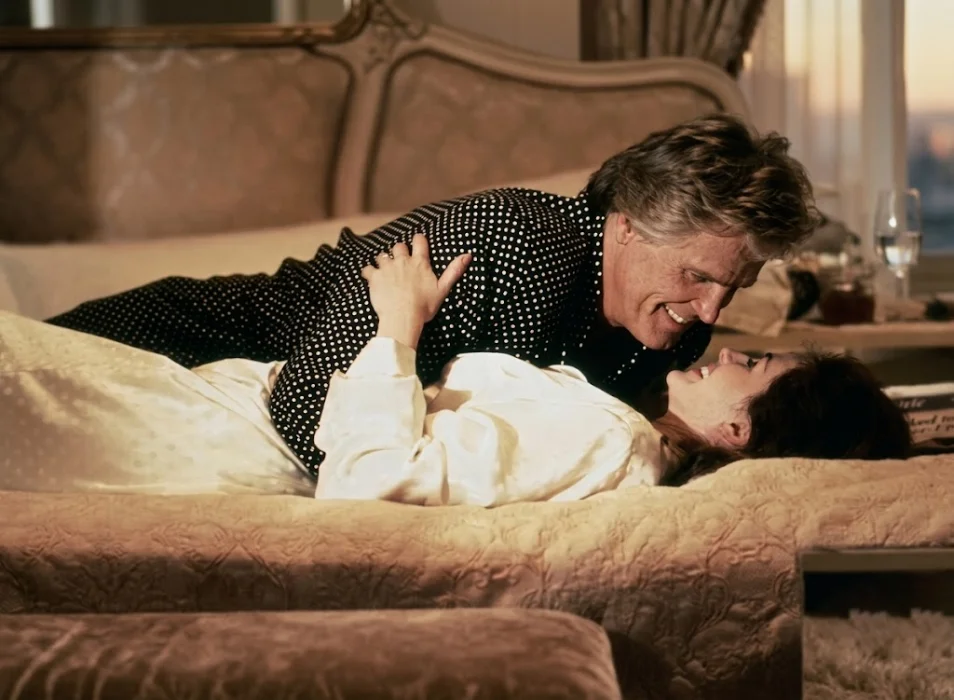 Julia Roberts and Nick Nolte in I Love Trouble (1994)